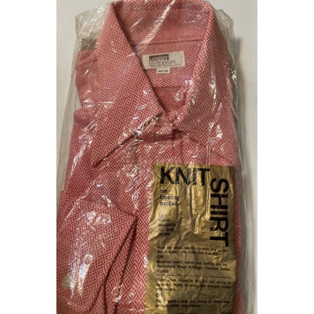 Vintage Men's Long Sleeve Knit Shirt Montgomery Wards 16 1/2 - 34  Red No Iron